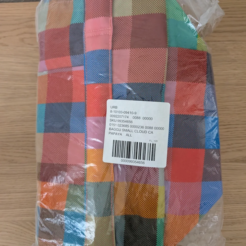 NWT BAGGU Small Cloud Carry On In Madras - Picture 6 of 6